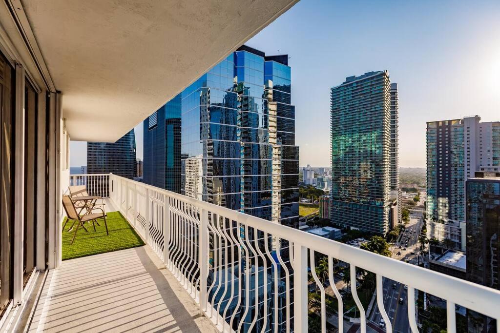Upscale Brickell 3 Bedroom With Water Views And Free Parking Miami Exterior photo