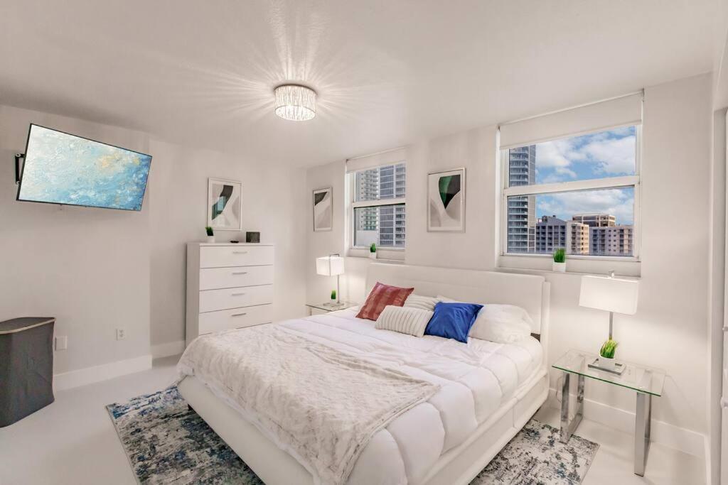 Upscale Brickell 3 Bedroom With Water Views And Free Parking Miami Exterior photo