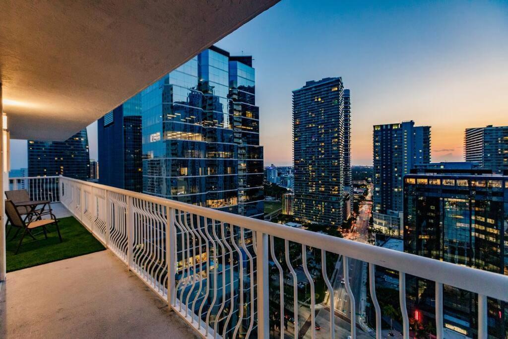 Upscale Brickell 3 Bedroom With Water Views And Free Parking Miami Exterior photo