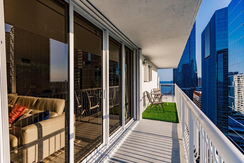 Upscale Brickell 3 Bedroom With Water Views And Free Parking Miami Exterior photo