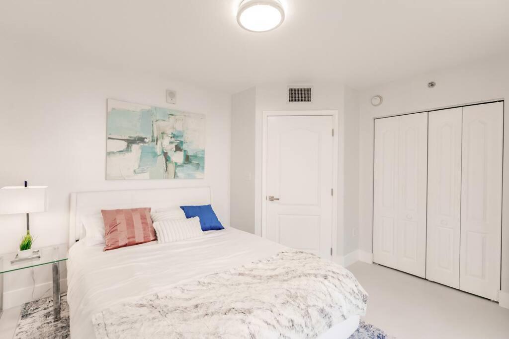 Upscale Brickell 3 Bedroom With Water Views And Free Parking Miami Exterior photo