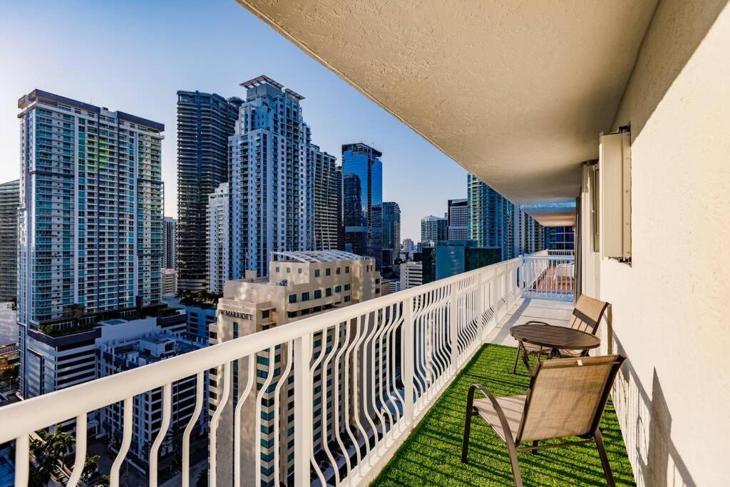 Upscale Brickell 3 Bedroom With Water Views And Free Parking Miami Exterior photo