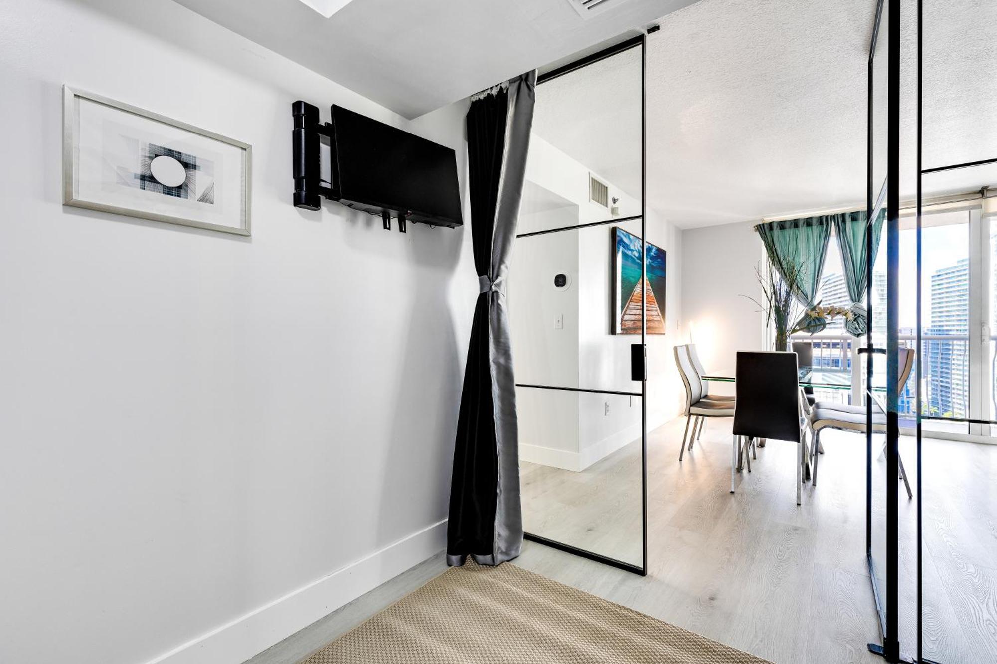 Upscale Brickell 3 Bedroom With Water Views And Free Parking Miami Exterior photo