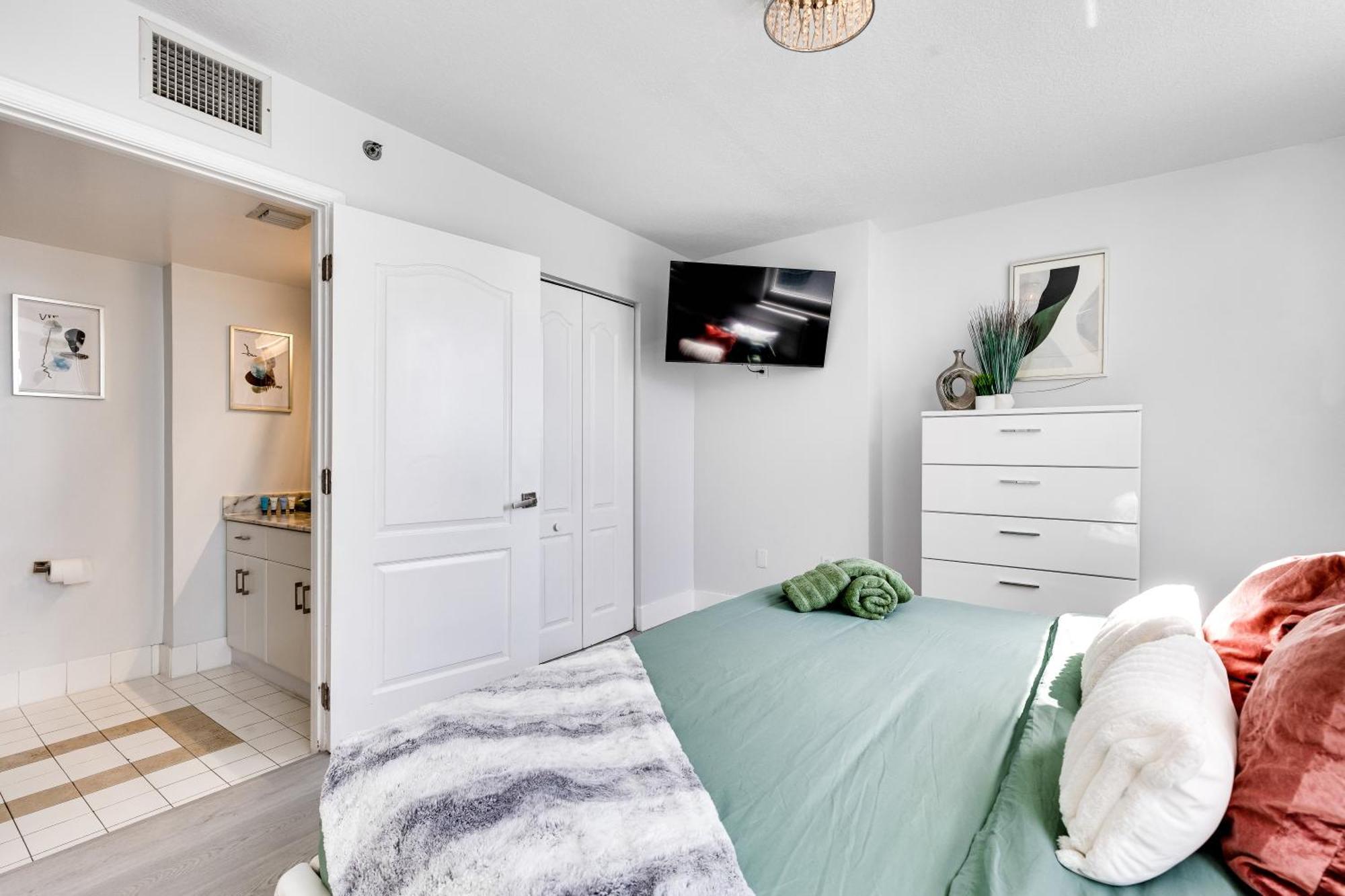 Upscale Brickell 3 Bedroom With Water Views And Free Parking Miami Exterior photo
