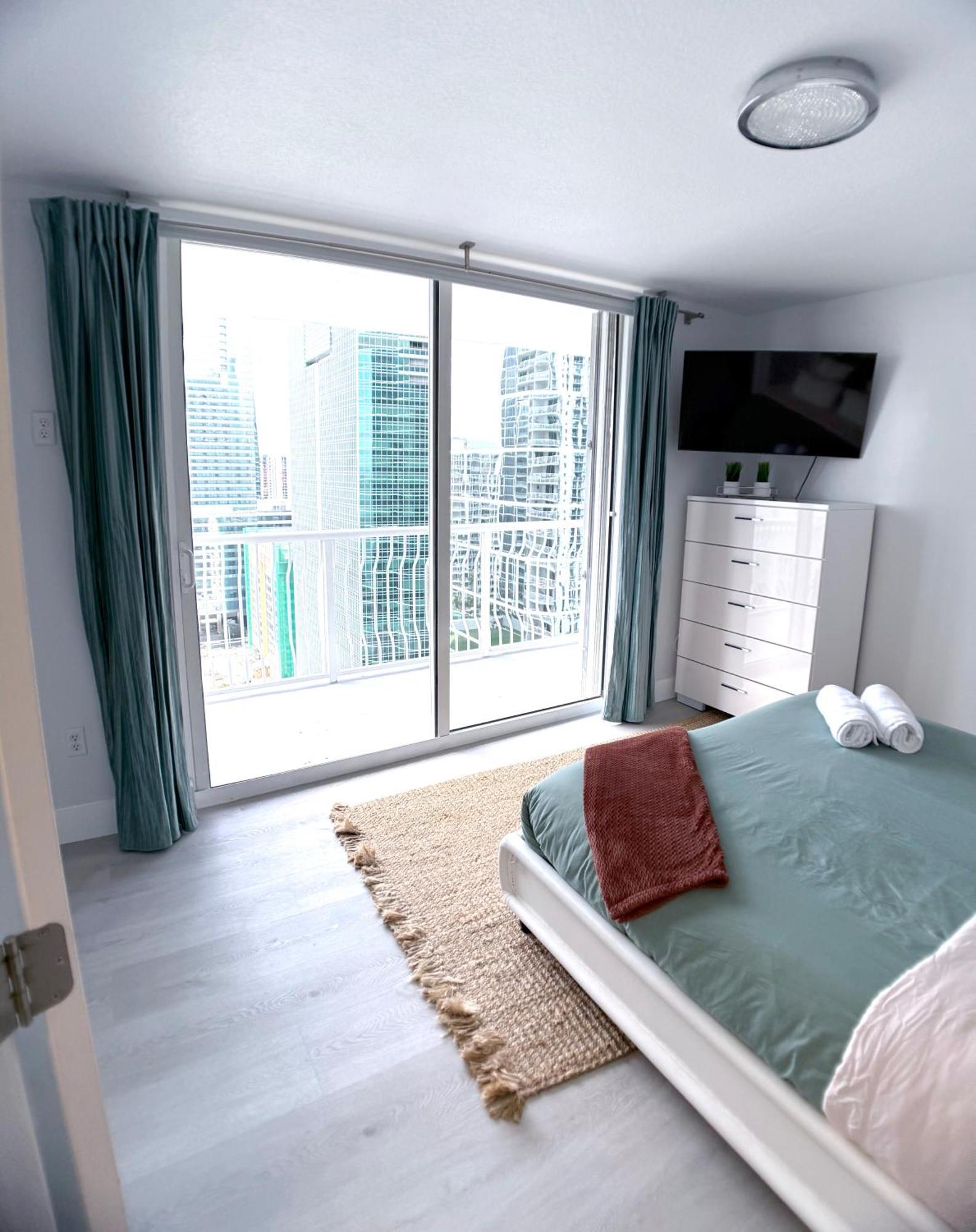 Upscale Brickell 3 Bedroom With Water Views And Free Parking Miami Exterior photo